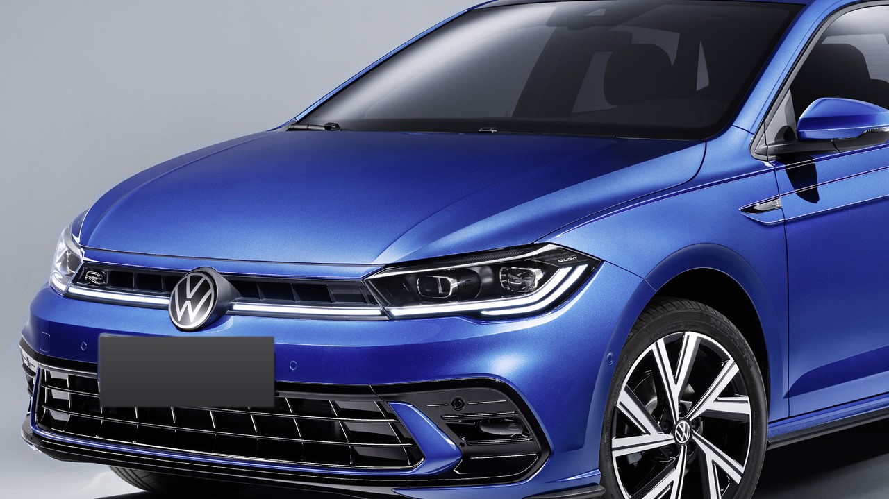 Volkswagen Polo front three-quarter photograph